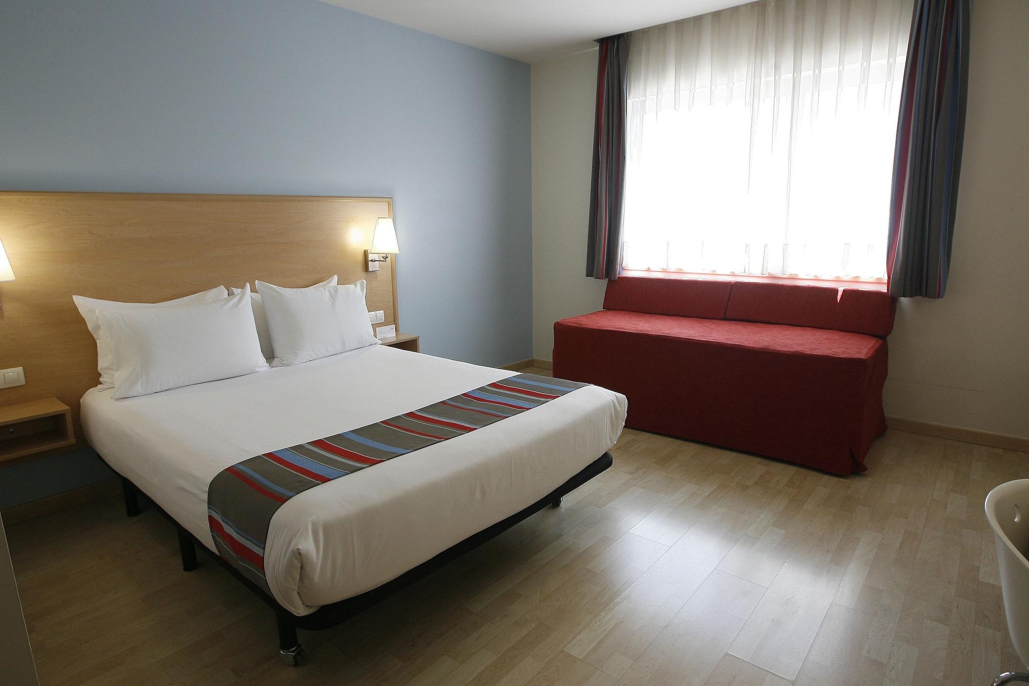 Travelodge Madrid Metropolitano Экстерьер фото
