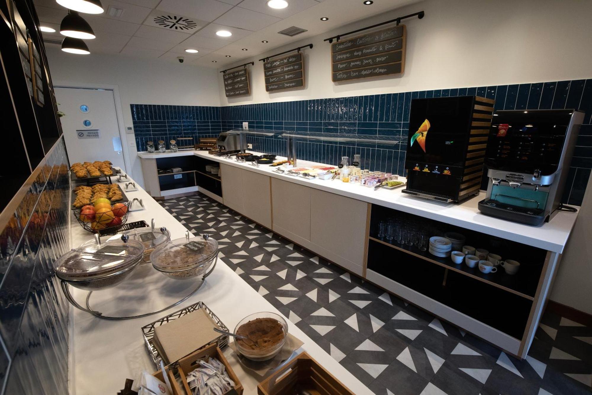 Travelodge Madrid Metropolitano Экстерьер фото